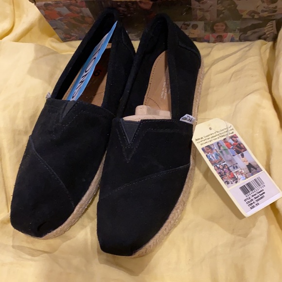 BNWT in box, size 9.5, Tom Black Suede Espadrilles - Picture 2 of 3